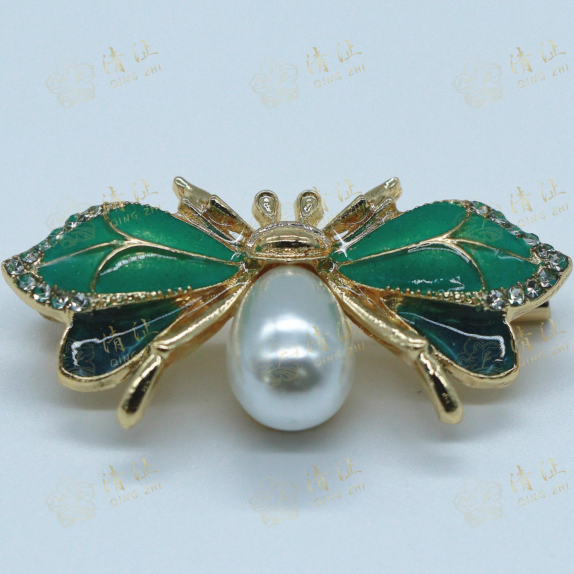 Green bee with beads 2