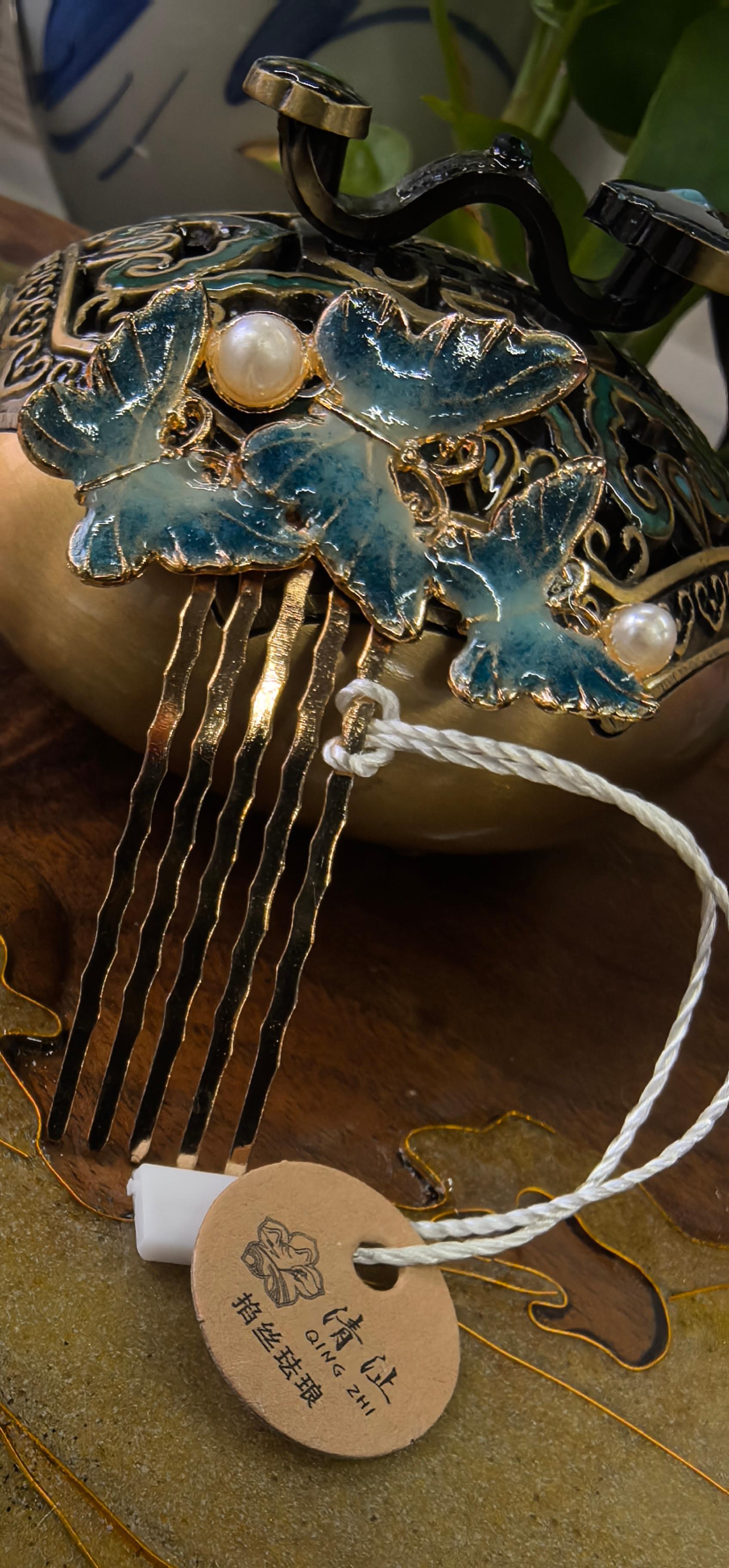 Flowing Light Phantom Feather