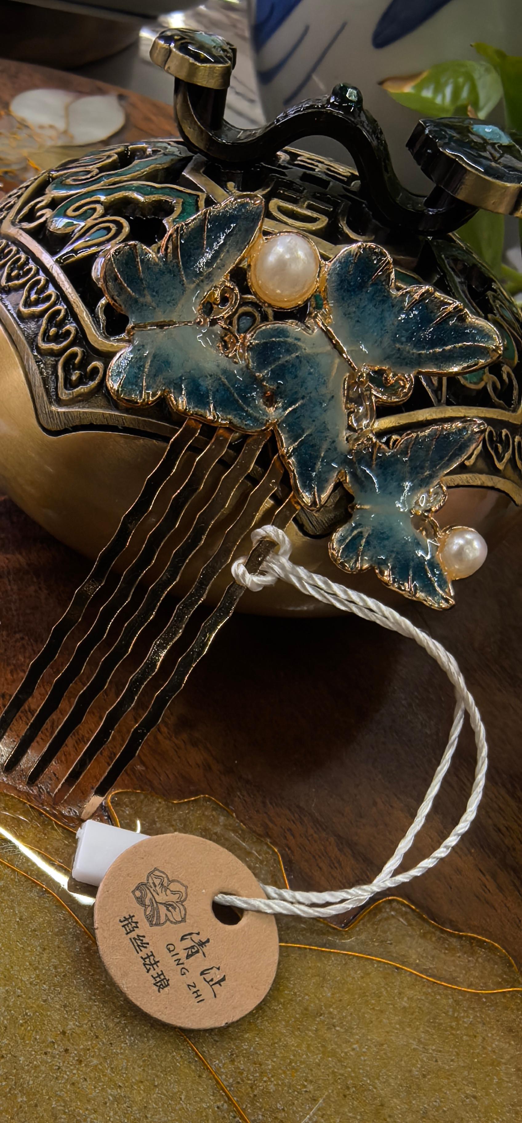 Flowing Light Phantom Feather 4